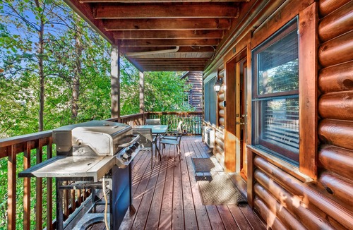 Pigeon Forge Cabin | 2mils Dollywood, Family Resort Pool, HotTub, SL6