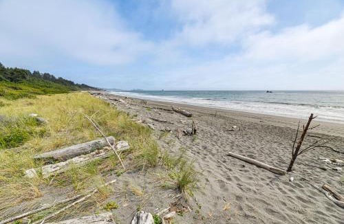 Brookings House | 3-Acre Property: Beachfront Home in Smith River!