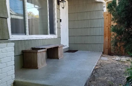 Farm Hills House | 3 bed 2 bath home in heart of Silicon Valley