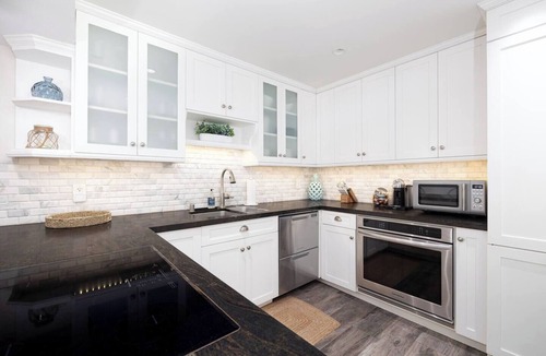 La Playa Apartment | 3 Bedroom Condo, Bay Views & Sailboats