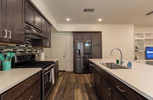 Newark Condo | 3-bedroom condo in fantastic Newark with WiFi, AC