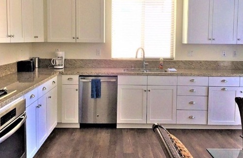 Lake Forest Apartment | 3 Bedroom Single family 460355 by Houzlet