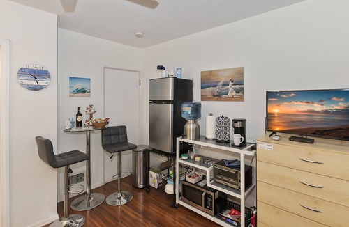 Santa Monica Canyon House | 3 Blocks and 4 minute walk to the Beach in the Beautiful Santa Monica Canyon !!!
