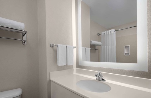 East Roseville Parkway Hotel | 3 Convenient Units, Kitchen! Pets Allowed! Close to Westfield Galleria!