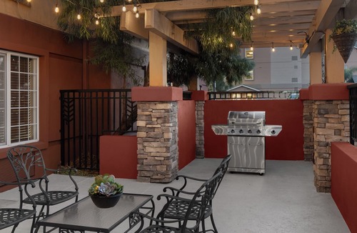 East Roseville Parkway Hotel | 3 Convenient Units, Kitchen! Pets Allowed! Close to Westfield Galleria!