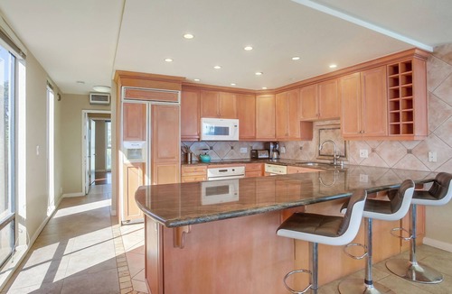 Central Mission Beach House | 3 Levels of Water Front A/C 5 Outdoor Spaces