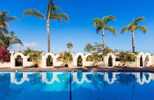 San Diego Hostel | 3 Partial Bay View Suite Queens, Bahia Resort, On-Site Dining, Game Room, Pool