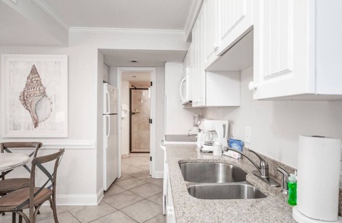 Litchfield by the Sea Hotel | 3 Spacious Suites w/Pool Play Plaza & Gym Access; Short Drive to Murrells Inlet