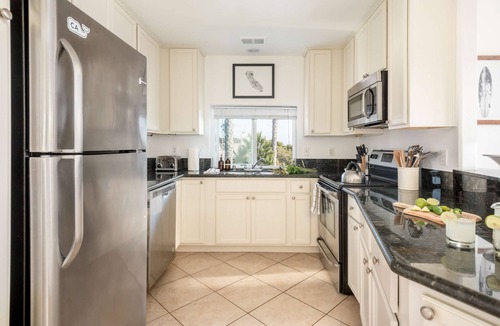 North Pacific Beach House | *3 Townhomes* | Sleeps 24! | 1 Mile to the Beach