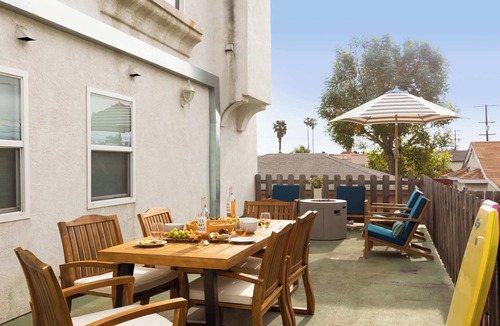 North Pacific Beach House | *3 Townhomes* | Sleeps 24! | 1 Mile to the Beach