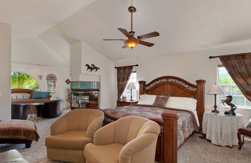Temecula House | 30-DAY STAYS! Hummingbird Inn, Temecula - Wine Country