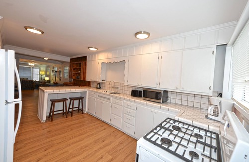 Avalon House | 317CA, WIFI, PRIVATE BALCONY W/BBQ, CLOSE TO BEACH - 317 Catalina Ave.