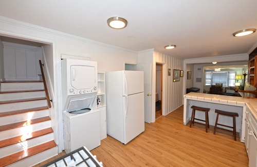 Avalon House | 317CA, WIFI, PRIVATE BALCONY W/BBQ, CLOSE TO BEACH - 317 Catalina Ave.