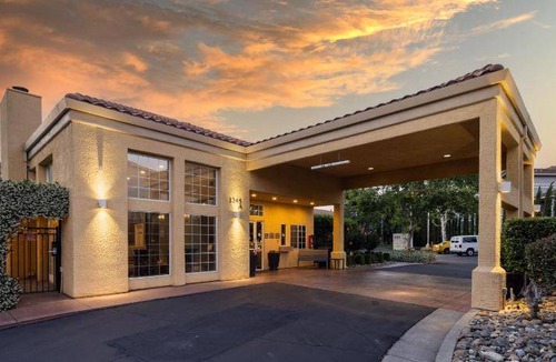 Dixon Hotel | 32 m² Hotel ∙ 127 guests