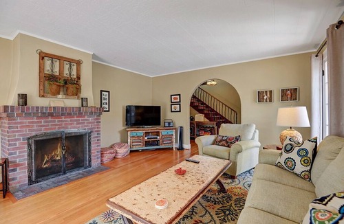 Avalon House | 351CA: Sprawling Home, Lots of Outdoor Space, Min Away from Beach