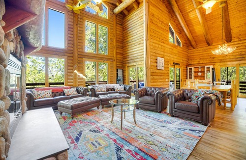 Groveland Cabin | 372 m² Cabin ∙ 6 bedrooms ∙ 22 guests
