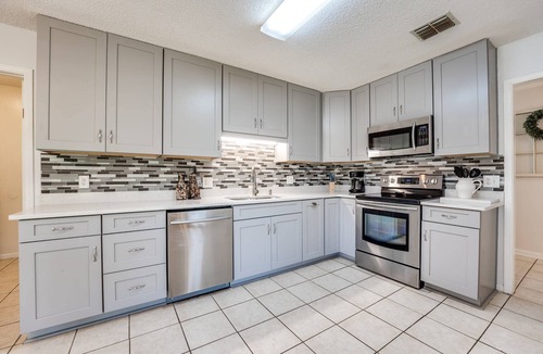 Fleming Island House | 3BR Dog-Friendly Home w/Fenced Yard Near Park & Doctor's Lake