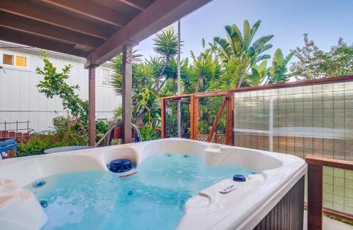 South Park House | 3BRB with Bonus Bedroom, Hot Tub, Tropical Oasis
