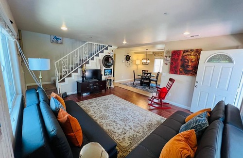 Central San Pedro House | 4 Bedrooms 3 Full Bath hops away from Marina & Beach.