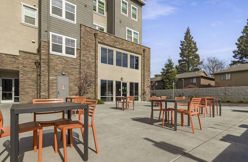 Chico Apartment | 4 BR/4BA Art Deco King Suite + Game Rm + Pool + Gym + Fire Pits + BBQ + Tanning