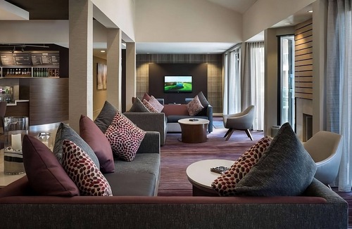 El Segundo Hotel | 4 Contemporary Rooms w/Plush Bedding Near Popular Shopping Centers