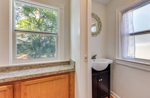 South Riverside Cottage | 4 Mi to Dtwn Jacksonville: Chic Home w/Porch!