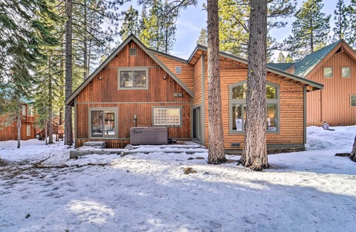 Truckee Cottage | 4 Mi to Dtwn Truckee: Tahoe Donner Home w/Hot Tub