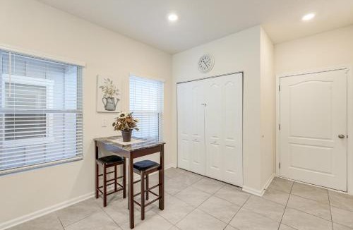Arlington House | 4 Mi to EverBank Stadium! Stylish Suburban Retreat