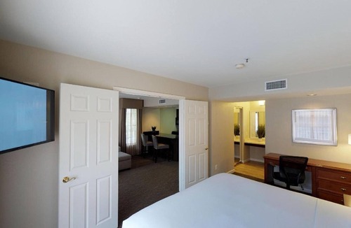 Brea Hotel | 4 Units: Full Kitchen Suite, Pool, Free Breakfast | 1.1 Mi to Brea Sports Park