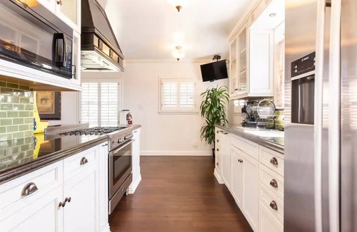 View Park-Windsor Hills House | 420 Friendly Huge 5bd with Retro Game Room by Sofi, LAX!n