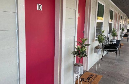 Fall River Mills Hotel | 44 m² Hotel ∙ 4 guests