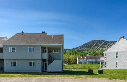 Carrabassett Valley Condo | 4B/2.5Ba Sugarloaf Snowbrook Condo - Ski In/Out end unit - Great Location!