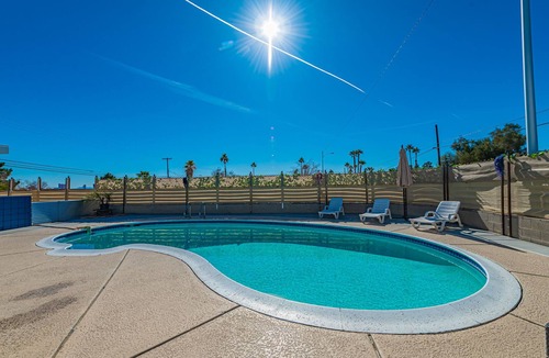 Las Vegas House | 4BR/2BA W/Pool10 mins to Strip/5mins to Chinatown