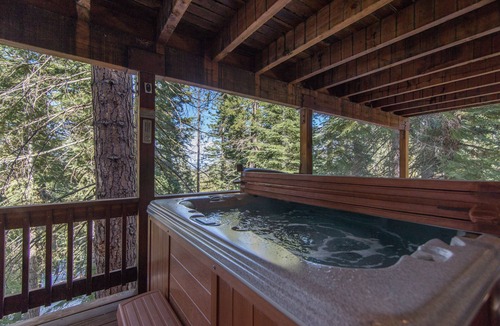 Truckee House | 4br Tahoe Donner Family Home With Hot Tub