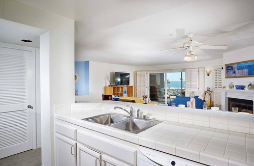 Townsite Condo | 4P-201 Ocean View Steps to Beach