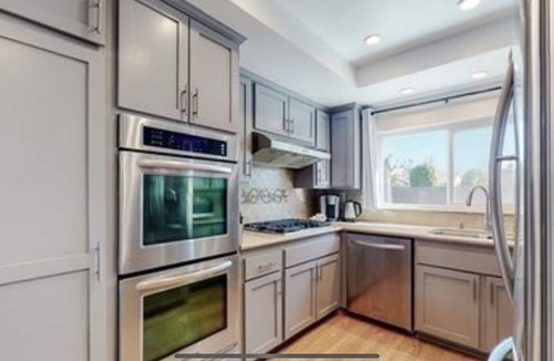 Canoga Park Villa | 5 bedroom 4 bath with pool