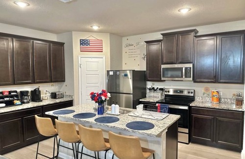 Southside House | 5 Bedroom Sleeps 16 Game Room 3mi to Lackland BMT 11 mi to SeaWorld
