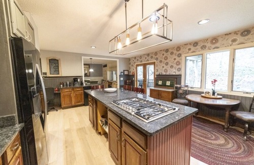 Asheville House | 5-Star Home EVADES the Storm! Now take 15% off Sun thru Thur through December 15