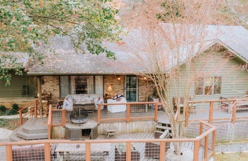 Asheville House | 5-Star Home EVADES the Storm! Now take 15% off Sun thru Thur through December 15