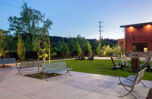 Redwood Valley Hotel | 58 m² Hotel ∙ 4 guests