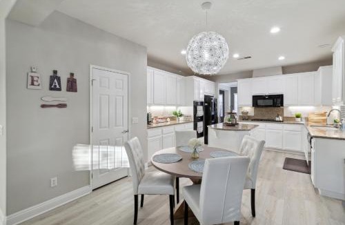 Victorville House | 5BR 3BA Home - King Beds - Fast Wifi home