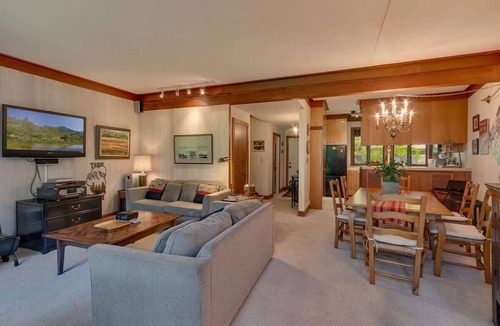 Tahoe Tavern House | 6-8 Miles to Palisades|Alpine|Homewood|Walk to TC