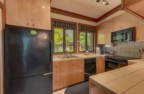 Tahoe Tavern House | 6-8 Miles to Palisades|Alpine|Homewood|Walk to TC
