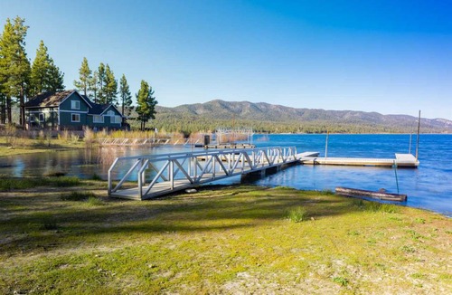 Big Bear Lake Cabin | 641 m² Cabin ∙ 19 bedrooms ∙ 63 guests