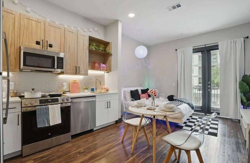 North Burnet Apartment | 6min to Domain | 12min DT | Studio- Pool & Parking