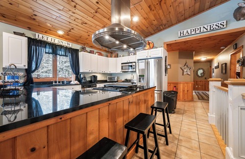 Rangeley House | 7 Valley View Lodge - Private, exquisitely decorated chalet close to downtown Rangeley.