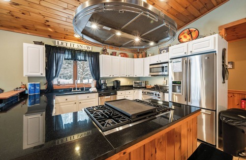 Rangeley House | 7 Valley View Lodge - Private, exquisitely decorated chalet close to downtown Rangeley.