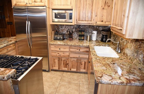 North Wawona Cabin | 70 m² Cabin ∙ 2 bedrooms ∙ 6 guests
