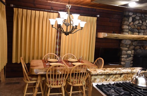 North Wawona Cabin | 70 m² Cabin ∙ 2 bedrooms ∙ 6 guests