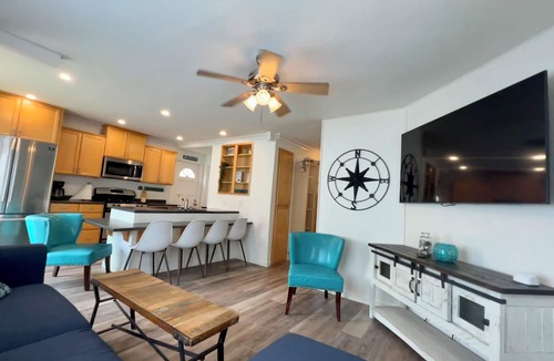 South Mission Beach House | 70 steps to surf! A+ location! A+ Patio! A+ parking!